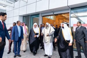 Lee más sobre el artículo La Delegación de la Liga encabezada por Su Excelencia el Shaij Dr. Muhammad Al-Issa llega a Addis Abeba, capital de Etiopía