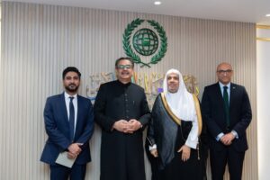 Lee más sobre el artículo Su Excelencia secretario general, presidente de la Asociación de Eruditos Musulmanes, Dr. Muhammad Al-Issa, se reúne con Su Excelencia el ministro de Asuntos Religiosos de la República Islámica del Pakistán, Sr. Aneeq Ahmed.