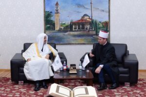 Lee más sobre el artículo El Comité albanés de los ulemas, afiliado a 35 centros de jurisprudencia islámica, recibió al Secretario General, presidente de la Comisión de Ulemas Musulmanes, el Sheij MohammedAlissa, en su sede en la capital, Tirana.
