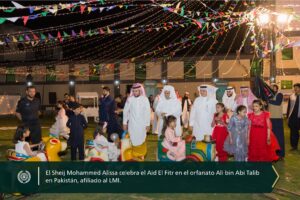 Lee más sobre el artículo Foto de la celebración del Sheij Mohammed Al-Issa, SG de la LMI, en la festividad del Aid El Fitr en el orfanato Ali bin Abi Talib en Pakistán, que cuenta con cerca de 4600 huérfanos: