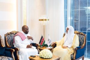 Lee más sobre el artículo El Sheij Mhmd Alissa , Secretario General de la LMI, se reunió con el Sr. Mohamed Ramadhan Ruwange, embajador de Kenia ante el Reino de Arabia Saudita. Durante la reunión, trataron varios temas de interés común.