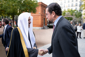 Read more about the article En Madrid, la « Casa Árabe », uno de los mayores centros de investigación europeos dependiente del Ministerio español de Asuntos Exteriores, acogió el Sheij Mohammed Alissa