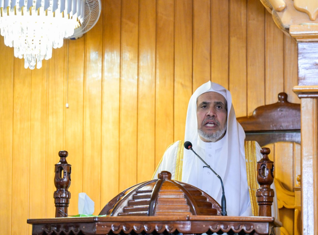 Abordando varias temáticas islámicas contemporáneas y transmitiendo sus felicitaciones con motivo de la llegada del mes bendito de Ramadán