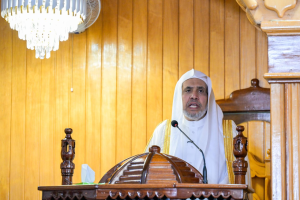 Read more about the article Abordando varias temáticas islámicas contemporáneas y transmitiendo sus felicitaciones con motivo de la llegada del mes bendito de Ramadán