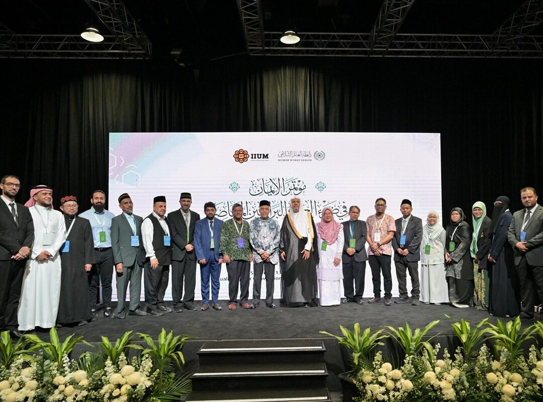 El Secretario General de la Liga del Mundo Islámico inaugura en Malasia la conferencia «La fe a la luz de la ciencia y las evidencias contemporáneas»